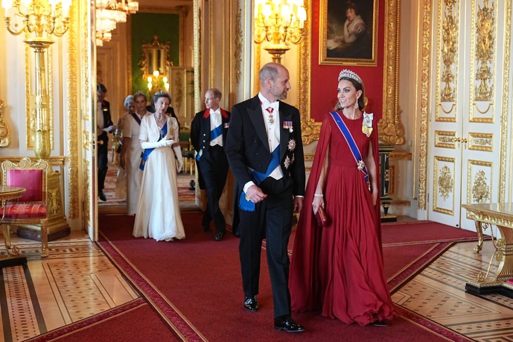 Kate shines in dark red silk at dazzling state banquet return